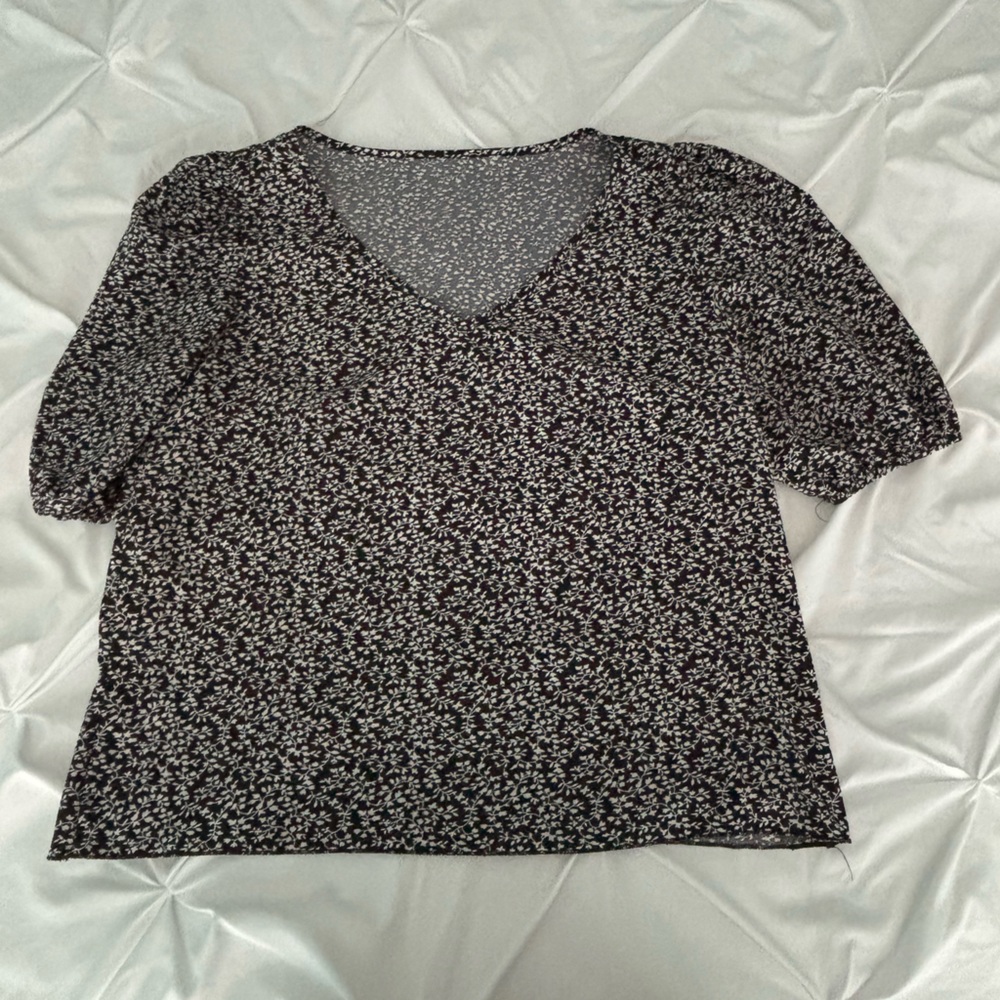 SHEIN Black and White Floral Puff Sleeve Blouse